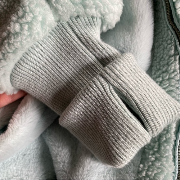 CYN & LUCA Mint Oversized Faux Fur Coat - Picture 8 of 14